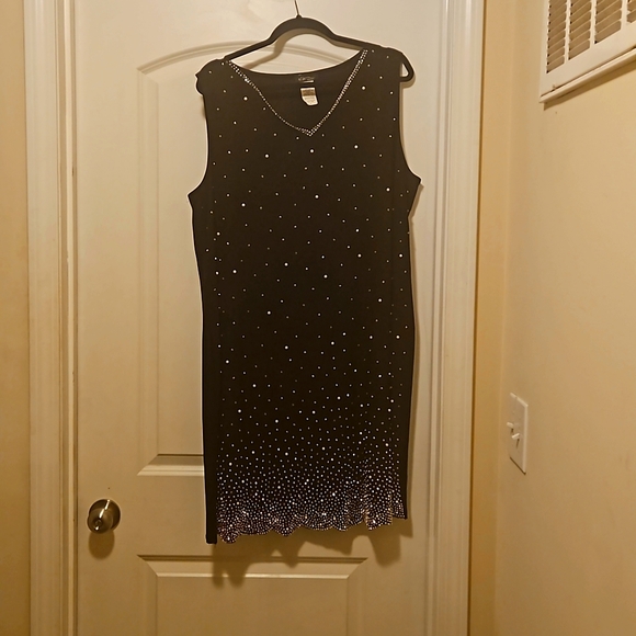 Dress - Picture 1 of 1